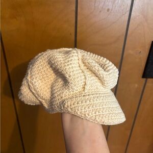 Liz Claiborne hat